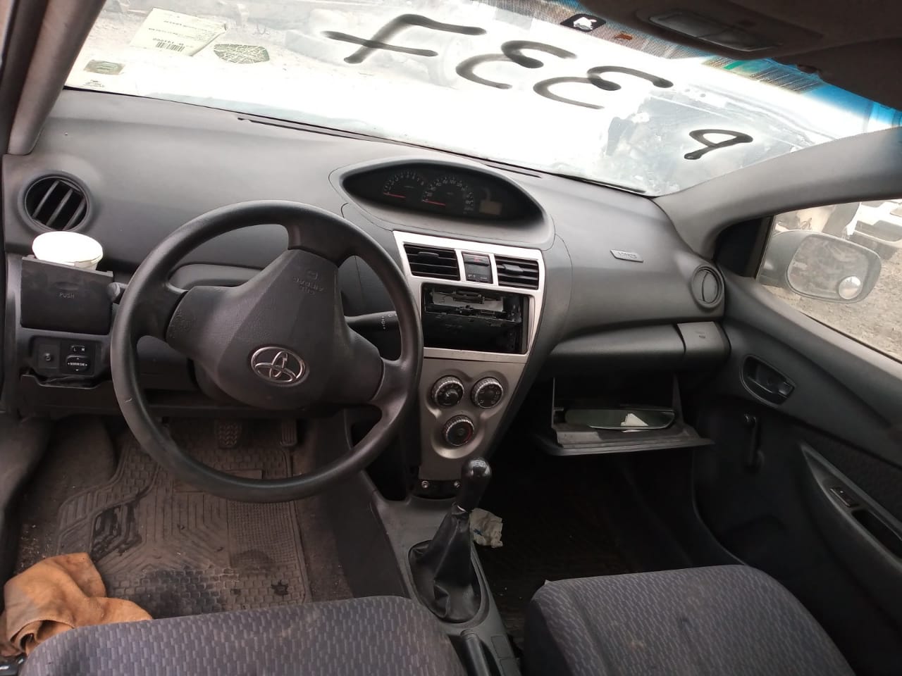  Toyota YARIS 2012    EN DESARME